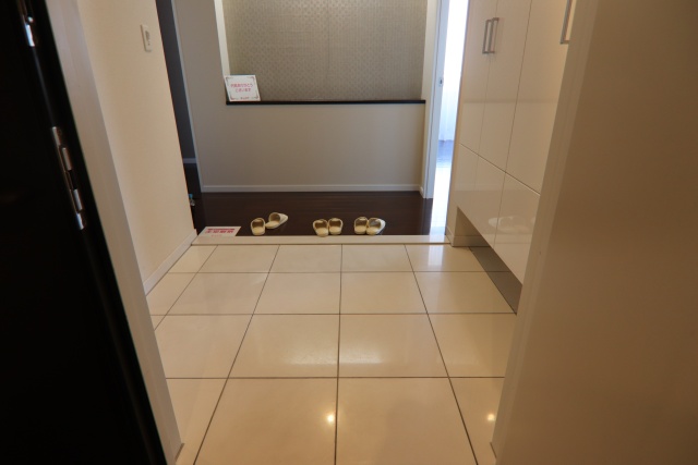 玄関　※別室の参考写真の為、現況優先です。