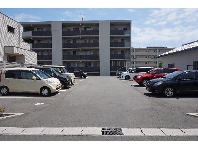 駐車場　駐車場