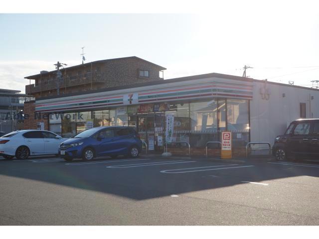 コンビニ　セブンイレブン袋井愛野東店（コンビニ）まで750m