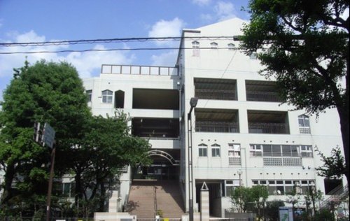 小学校　四谷第六小学校（小学校）まで704m