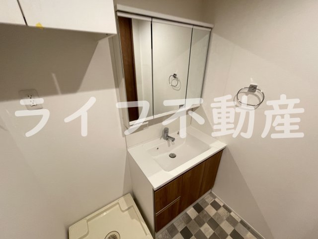 洗面設備　独立洗面化粧台が付いています