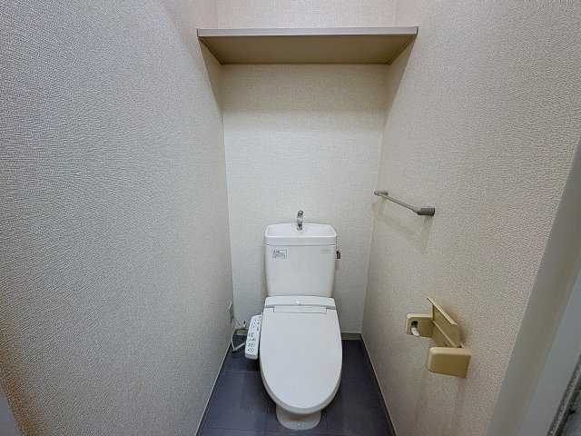 トイレ　掲載写真は同型モデルを掲載しており実際のお部屋と仕様等が異な