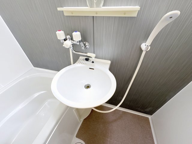 洗面設備　掲載写真は同型モデルを掲載しており実際のお部屋と仕様等が異な