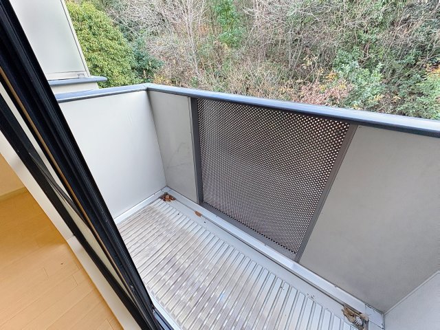 バルコニー　掲載写真は同型モデルを掲載しており実際のお部屋と仕様等が異な