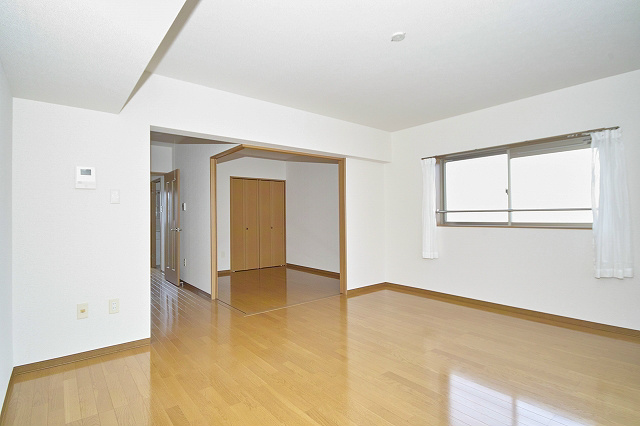 居室・リビング　同タイプ、別部屋ですす