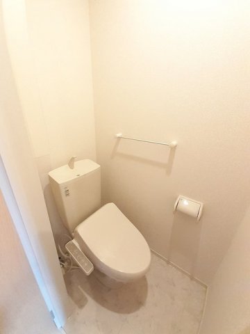 トイレ　清潔感のあるトイレです