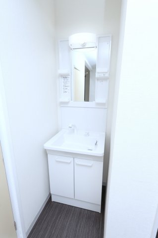 洗面設備　参考写真（同物件別部屋）
