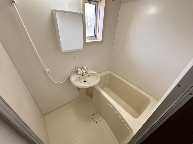 バス・シャワールーム　※同建物別部屋参考写真
