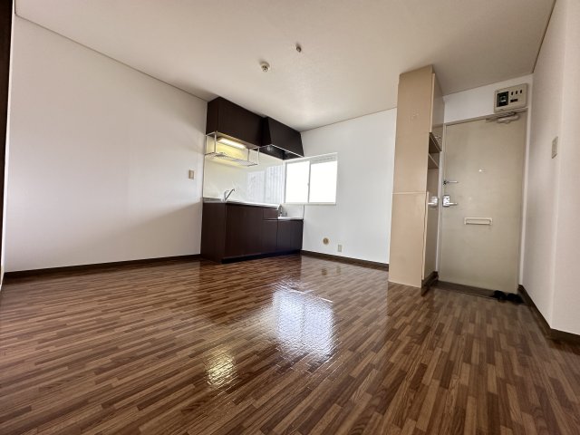 居室・リビング　※同建物別部屋参考写真