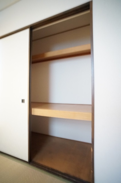 収納　押入れタイプはお荷物が多い方も安心の収納力です