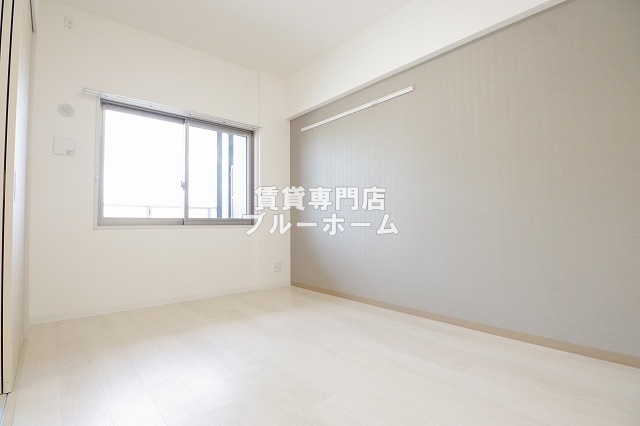 その他　南東向きの明るい洋室！