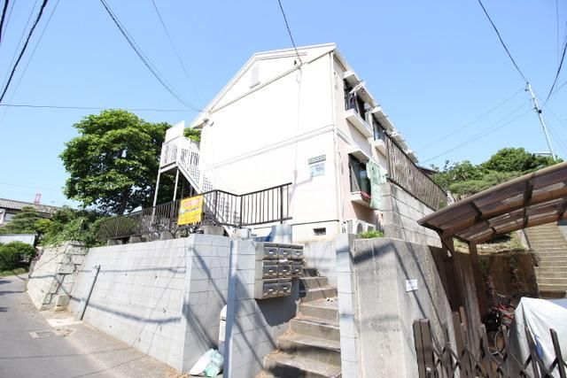エントランス　南東向き日当たり良好
