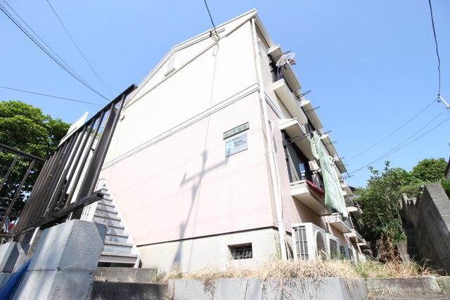 建物外観　高台の立地
