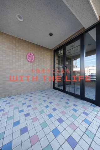 エントランス　落ち着いたエントランスです
