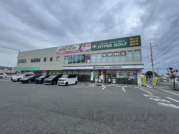 コンビニ　ファミリーマート　サンミュージック彦根店（コンビニ）まで100m
