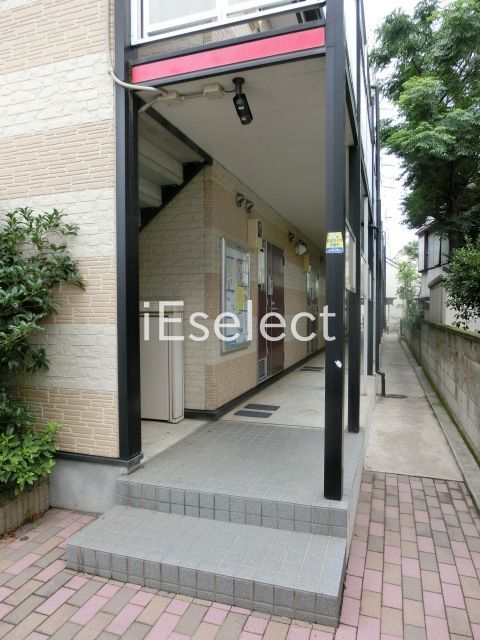 エントランス　エントランス回りもきれいにされています
