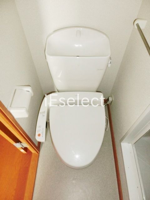 トイレ　嬉しいウォシュレット付きです