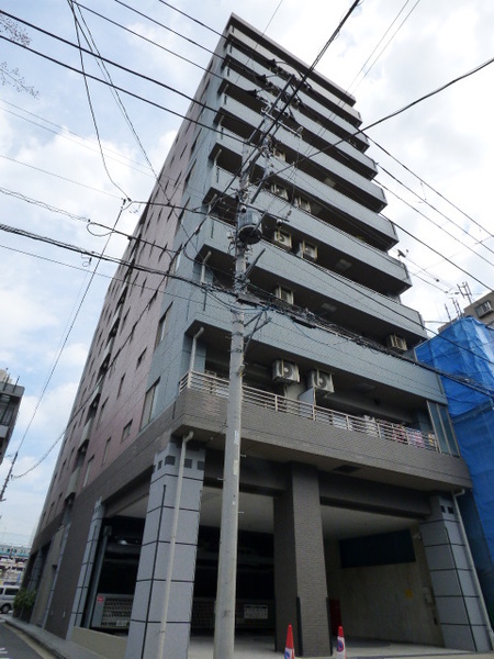 建物外観　駅から徒歩９分