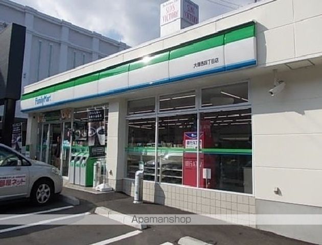 コンビニ　ファミリーマート（コンビニ）まで750m