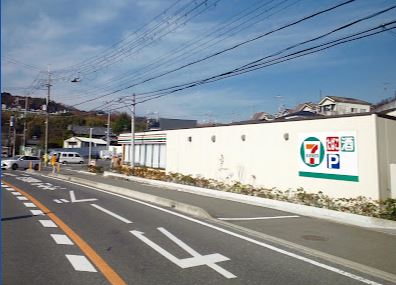 コンビニ　セブンイレブン 茨木桑原店（コンビニ）まで751m