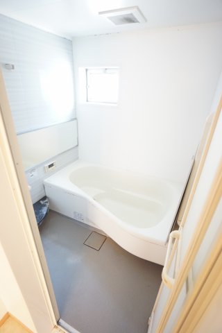 バス・シャワールーム　※同物件、同タイプ、間取り反転のお部屋です