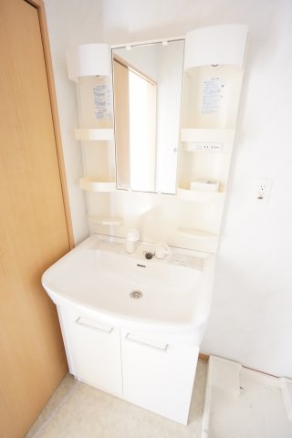 洗面設備　※同物件、同タイプ、間取り反転のお部屋です