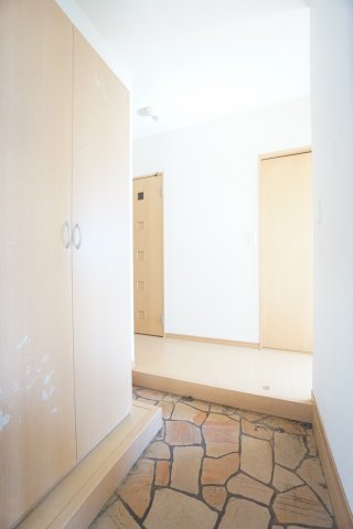 玄関　※同物件、同タイプ、間取り反転のお部屋です