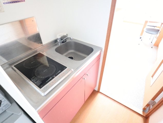 キッチン　コンパクトなキッチンで掃除もラクラク