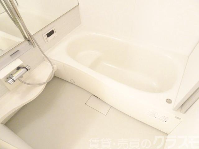 バス・シャワールーム　浴室乾燥機＆追焚機能付き広々バスルーム♪