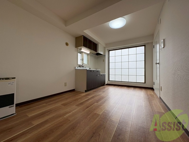 居室・リビング　リビングです。白を基調としていてお部屋全体が明るいですね！