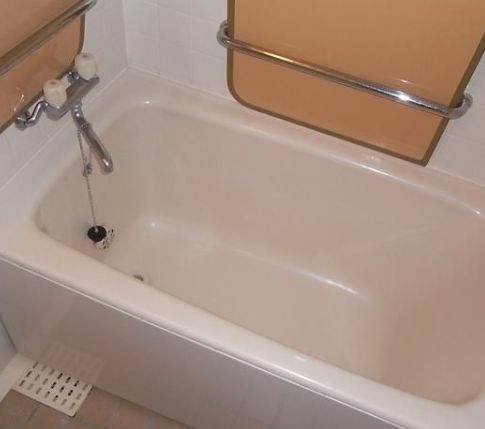 バス・シャワールーム　コンパクトで使いやすいお風呂です