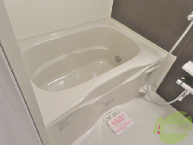 バス・シャワールーム　追い焚き機能が付いているのでいつでも温かいお風呂に入れますよ