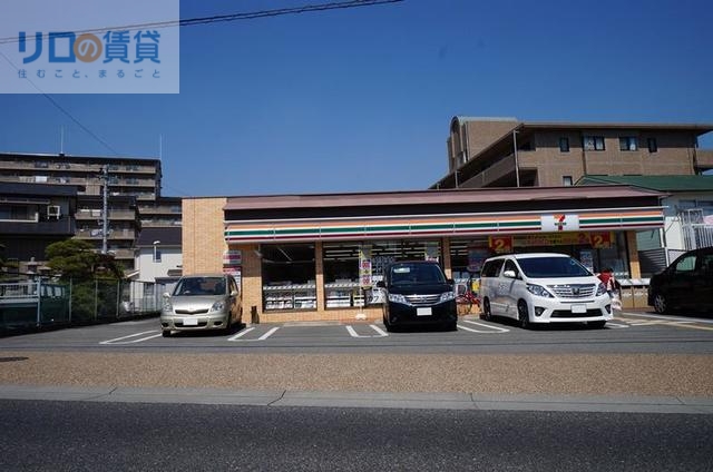 コンビニ　セブンイレブン宝塚山本西店（コンビニ）まで689m