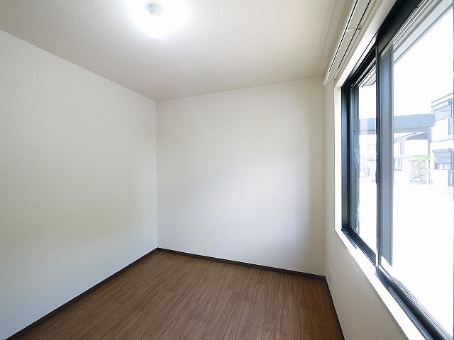 その他部屋・スペース　広々とした洋室です