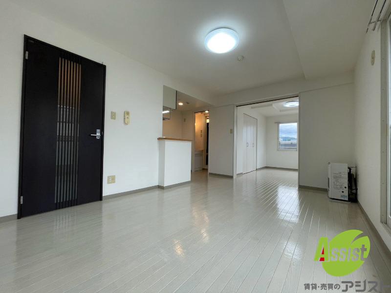 居室・リビング　広くてキレイなお部屋が広がっていて、充実した生活が送れそう。