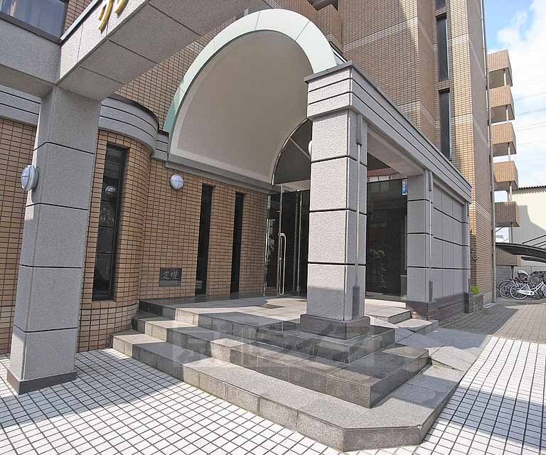エントランス　アーチのエントランスがおしゃれです。