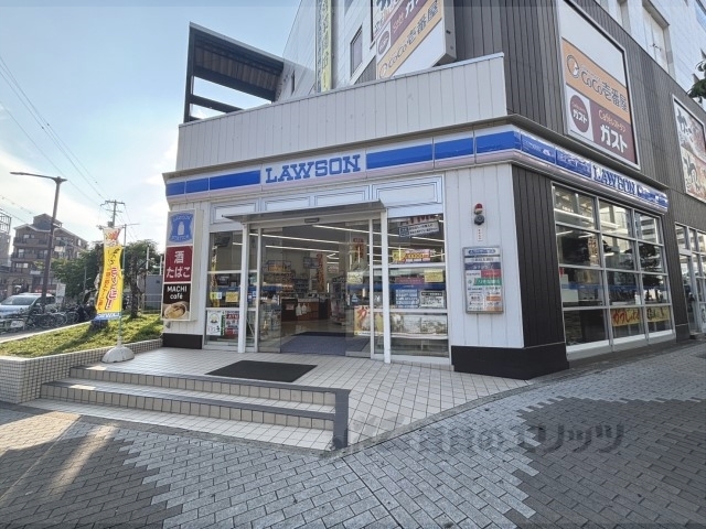 コンビニ　ローソン川西能勢口駅前店（コンビニ）まで450m