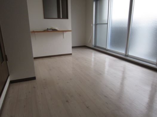 居室・リビング　清潔感のあるお部屋です。