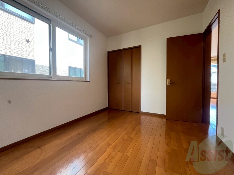 その他部屋・スペース　こちらのお部屋は光が差し込む、温かみのあるお部屋です。