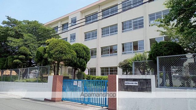 小学校　福岡市立小学校曰佐小学校（小学校）まで381m