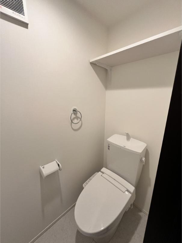 トイレ　温水洗浄便座付のトイレです。
