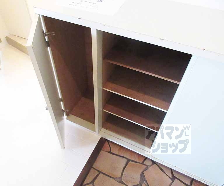 玄関　玄関横に収納あります！