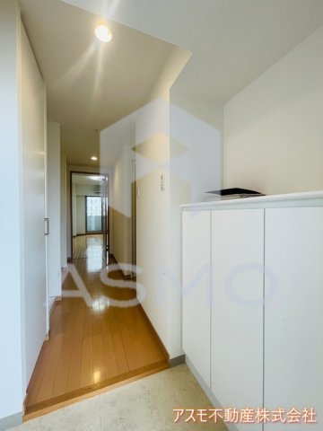 玄関　同マンション別部屋　参考写真