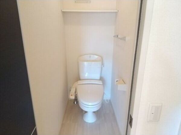 トイレ　室内写真は別部屋の写真です。