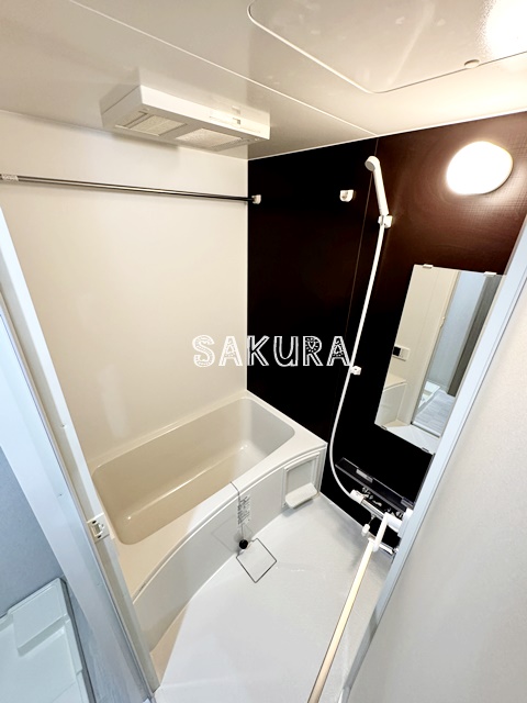 バス・シャワールーム　嬉しい追い焚き・浴室乾燥機付きです♪