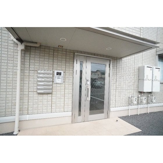 その他　共用エントランスにはオートロックあり
