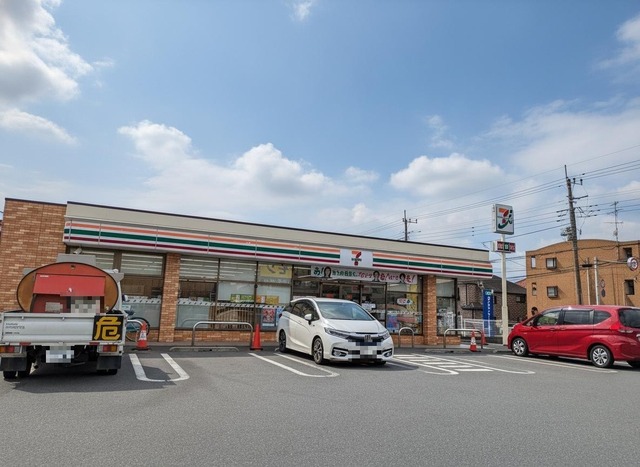 コンビニ　セブンイレブン鎌ヶ谷東鎌ヶ谷店（コンビニ）まで700m