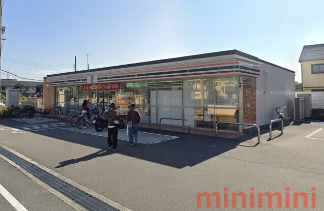 コンビニ　セブンイレブン茨木鮎川1丁目店（コンビニ）まで287m