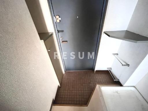 ＪＲ総武線 千葉駅 徒歩3分 3階建 築30年の玄関写真