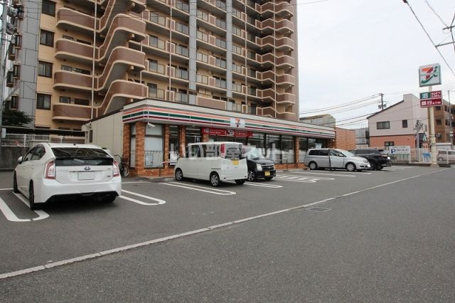 コンビニ　セブンイレブン　小倉日明4丁目店（コンビニ）まで619m
